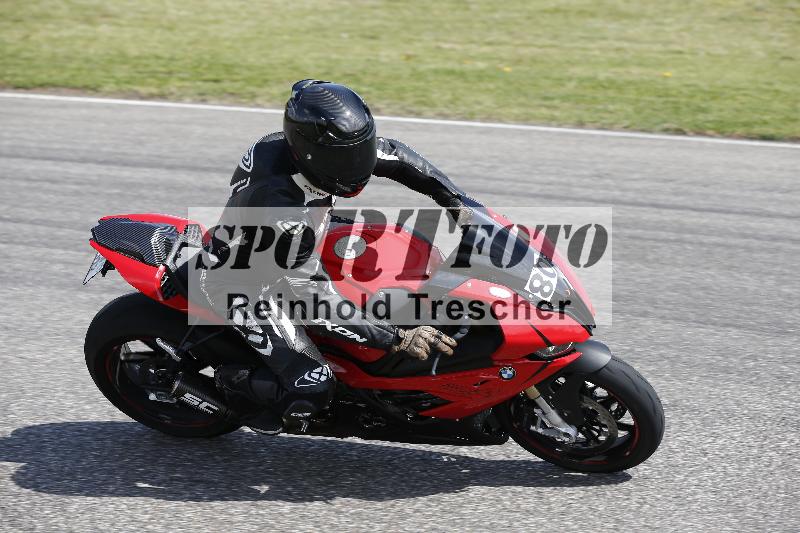 Archiv-2025/09 22.04.2025 Cornu Master School ADR/rot-rouge/80